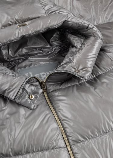 2000049834299-2-HW25-Dantendorfer-Herno-09.4_WOMEN_COAT_UNDER_HOODED_290f8e07-f05a-404b-90bd-614089bdde26.jpg