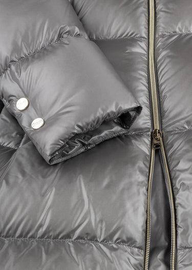 2000049834299-HW25-Dantendorfer-Herno-09.4_WOMEN_COAT_UNDER_HOODED_e0db44df-6240-419f-ae4e-7a27124a587a.jpg