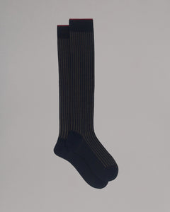 Lange gestreifte Socken
