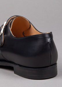 Crockett and Jones Herren Lederschuh Monkstrap in schwarz mit silberner Schnalle und Ledersohle